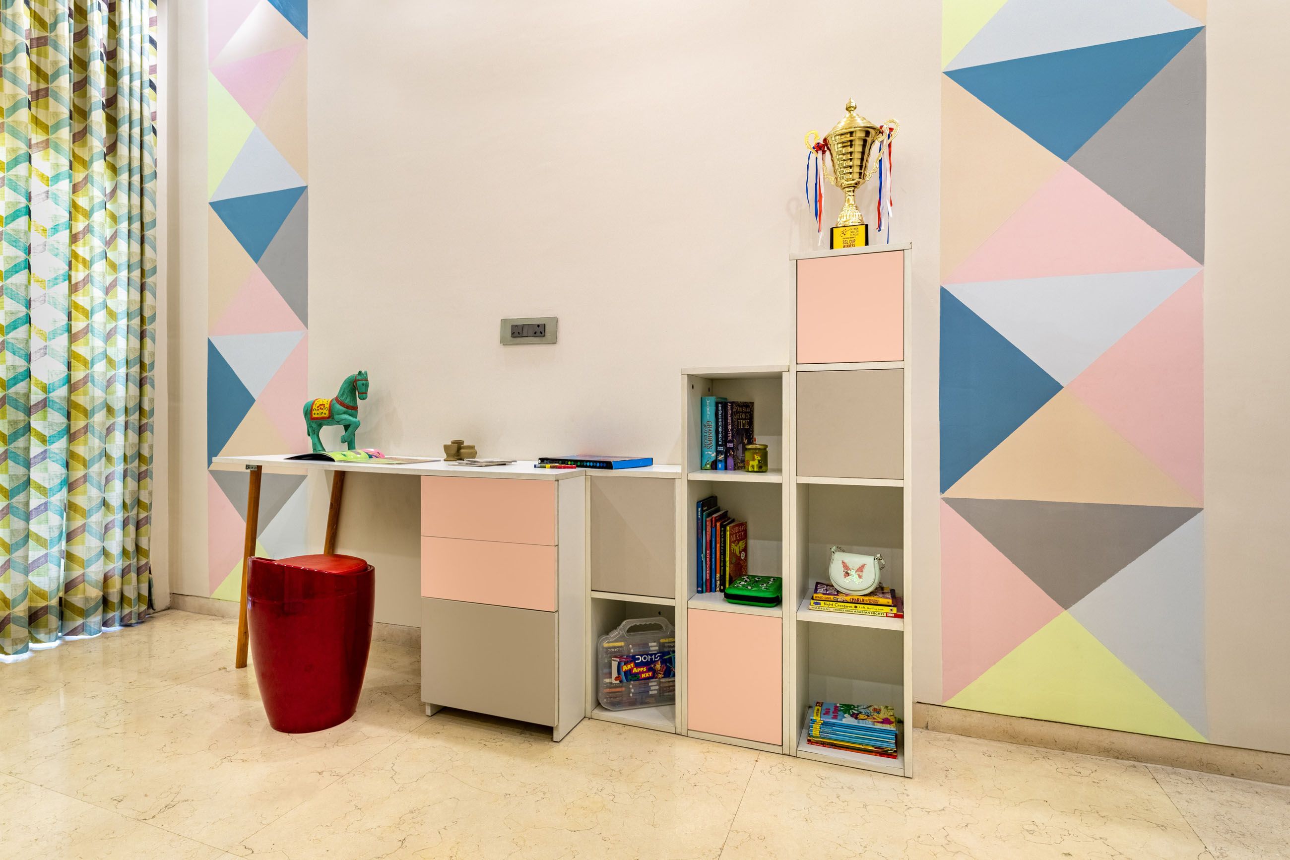Modern Multicoloured Wall Paint Design For Home Offices And Kids Rooms