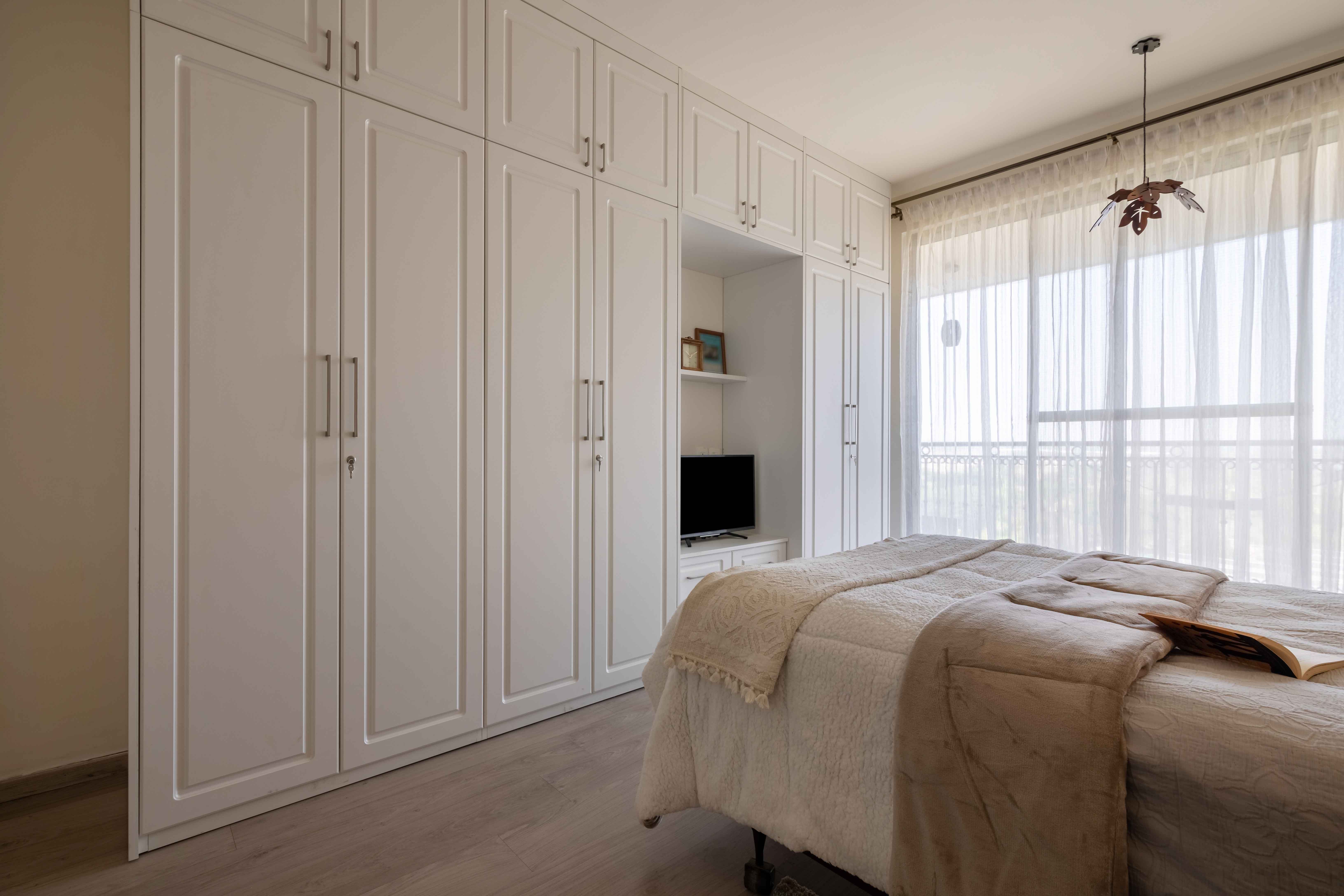 Contemporary Frosty White Wardrobe Design With Mirror And Suede Laminate Finish
